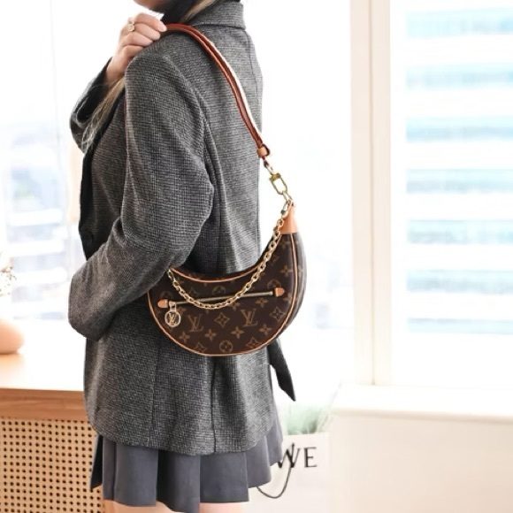 BRAND NEW!!! LOUIS VUITTON LV M81098 Monogram Loop MSRP $2,800 - Picture 10 of 17